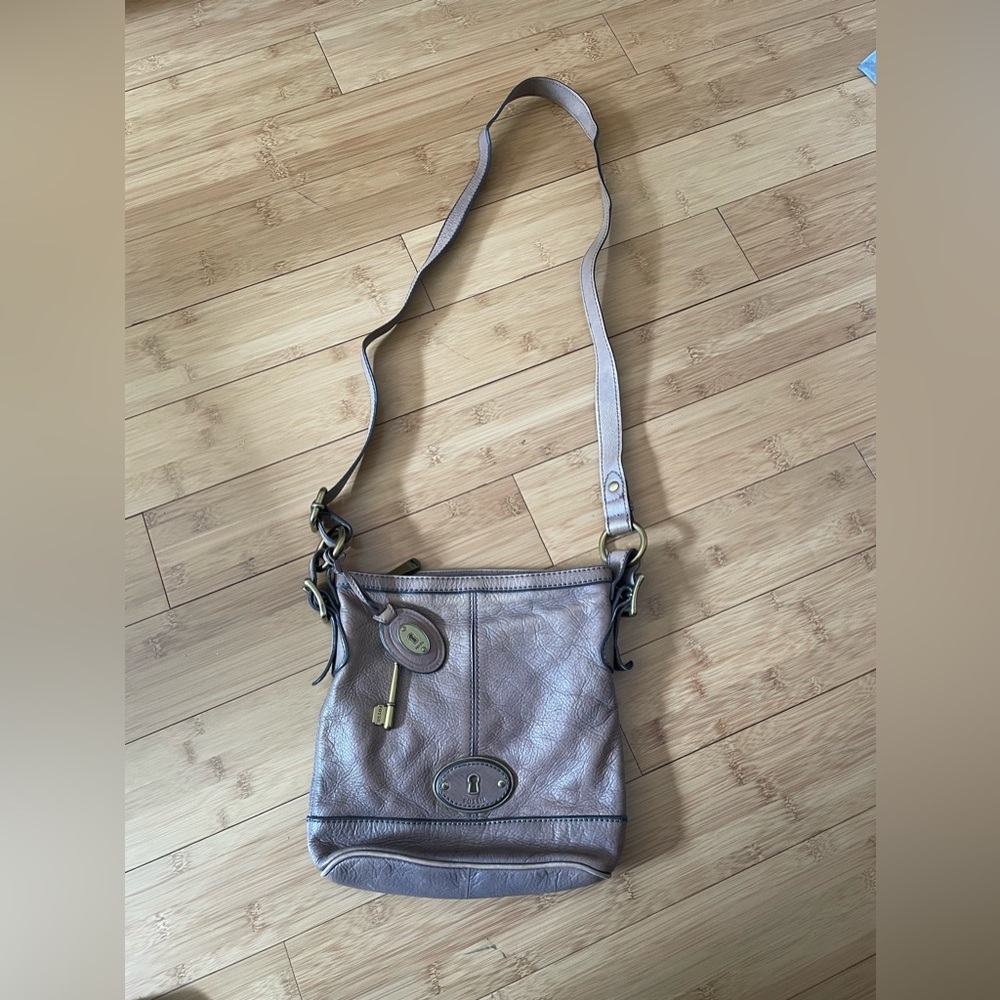 Fossil grey leather Crossbody purse with gold medal hardware.